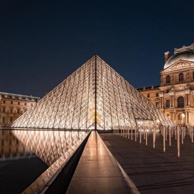 Le Louvre la nuit